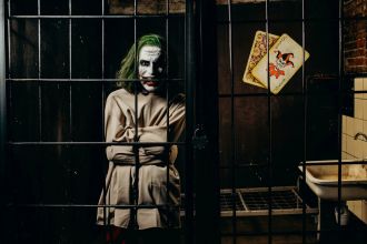 Игровые сценарии в реальности от «‎Quest guru» пользуются успехом у любителей испытаний. Главное условие прохождения квестов — смекалистые участники, которые не боятся сложностей и щелкают задачки как орешки.