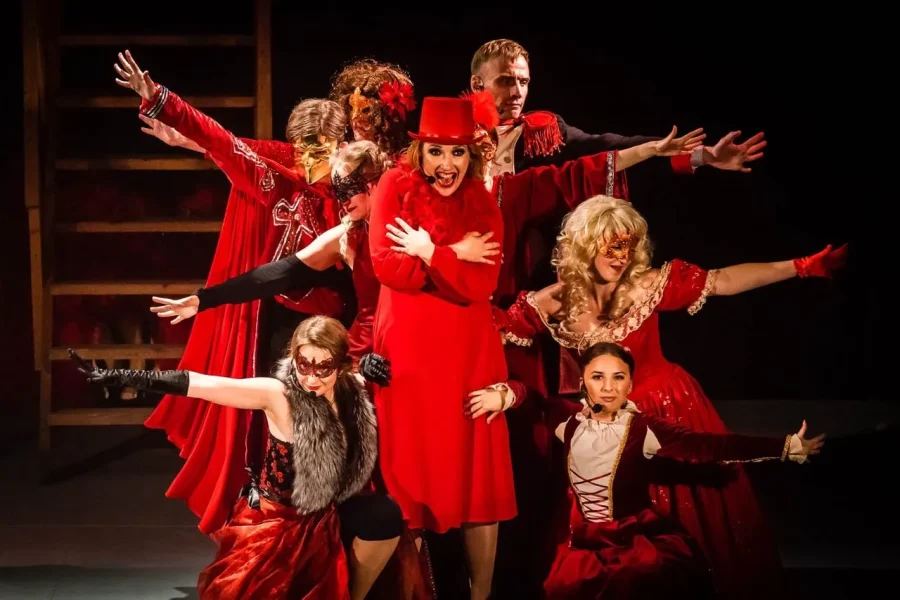 «Part Academy» с 2009 года выпустила 10 000 студентов, часть из которых работает в МХТ и БДТ — и ещё 18 студий для тех, кто хочет на сцену.