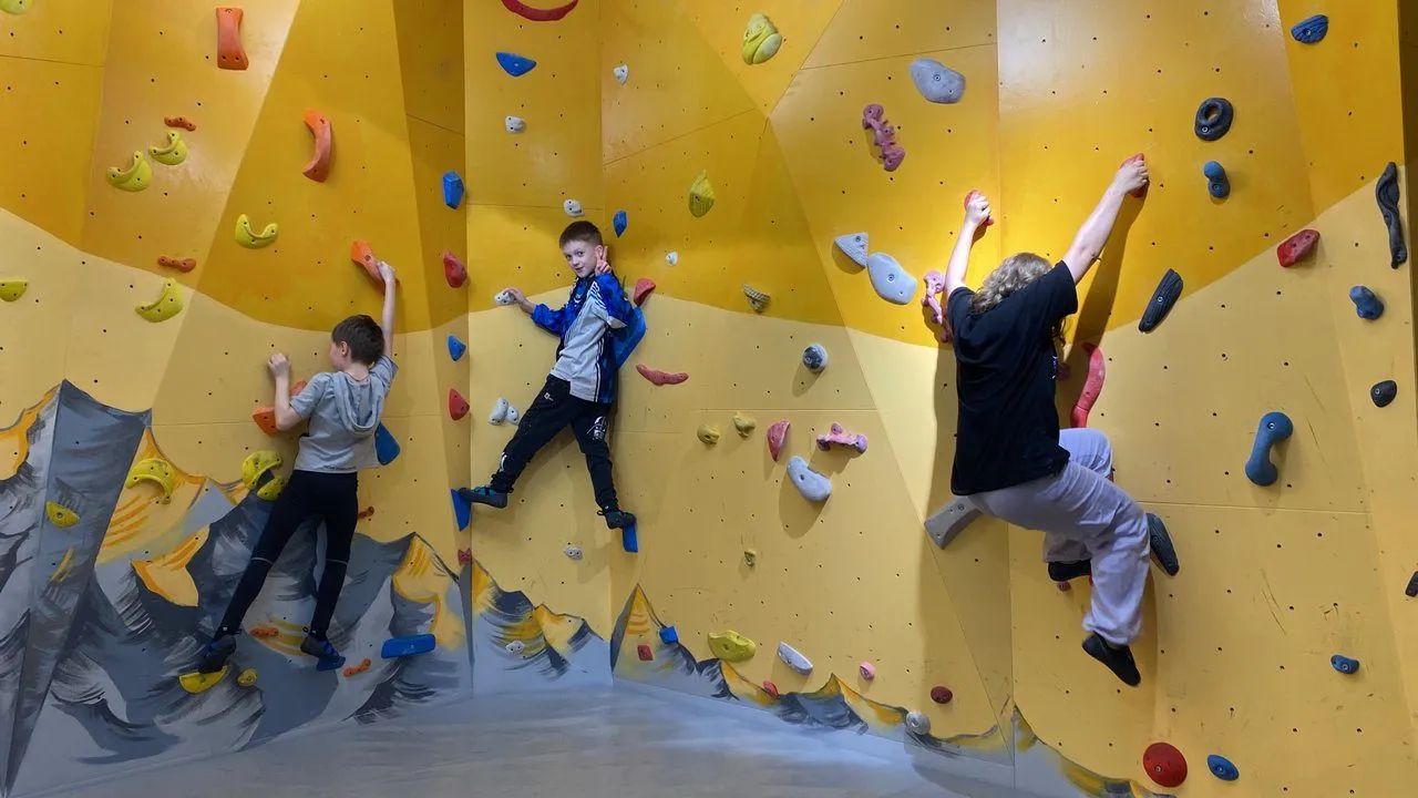 Скалодром Траверс в центре Петербурга — детская секция