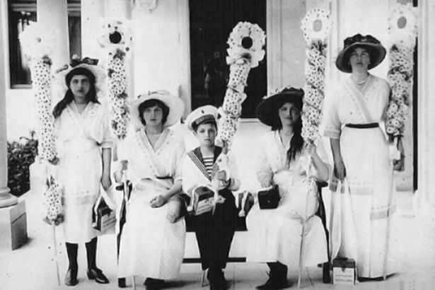 u0422u0440u0430u0434u0438u0446u0438u043eu043du043du0430u044f u0430u043au0446u0438u044f u00abu0411u0435u043bu044bu0439 u0446u0432u0435u0442u043eu043au00bb u043fu0440u043eu0439u0434u0451u0442 u0432 u041fu0435u0442u0435u0440u0431u0443u0440u0433u0435 1 u0438u044eu043du044f