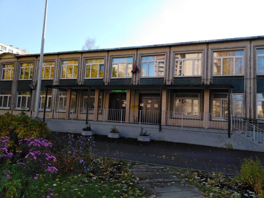 Подготовиться к кембриджским тестам и поступить в Гарвард, расширить свои знания в физике или развить свои навыки и стать экспертами в определенной области. В настоящее время существует множество школ, которые предлагают ученикам углубленное изучение различных предметов. Питер Online собрал список таких школ Петербурга, где работаю профессиональные педагоги, обладающие большим опытом, современные авторские программы и интересные внеклассные занятия.