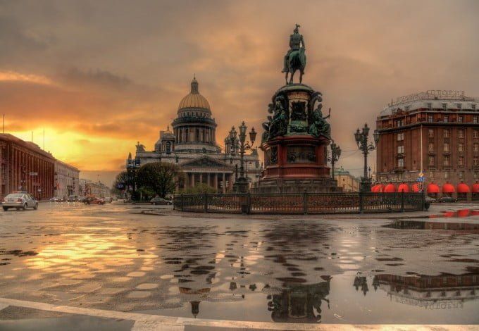 31 октября, в день трагедии, которая случилась год назад, колокол Исаакиевского собора ударит 224 раза — по числу погибших в результате крушения Airbus A321 в Египте.