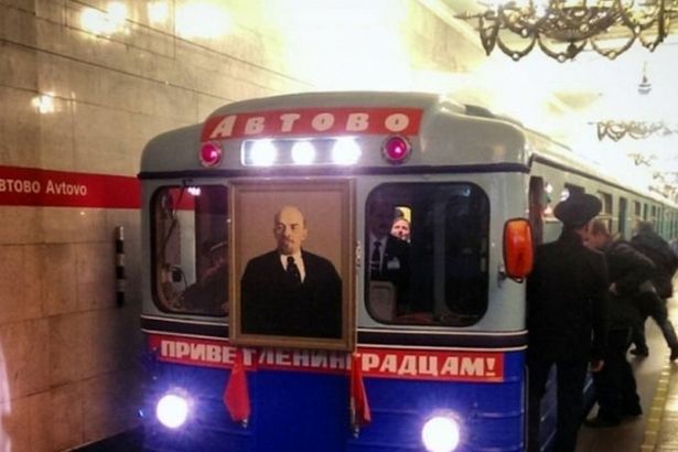 u0412 u043cu0435u0442u0440u043e u041fu0435u0442u0435u0440u0431u0443u0440u0433u0430 u0437u0430u043fu0443u0441u0442u0438u043bu0438 u0440u0435u0442u0440u043e-u043fu043eu0435u0437u0434