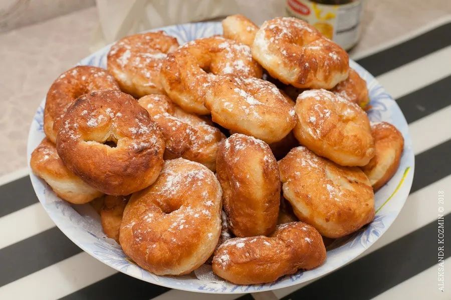 Тарелка горячих ленинградских пышек