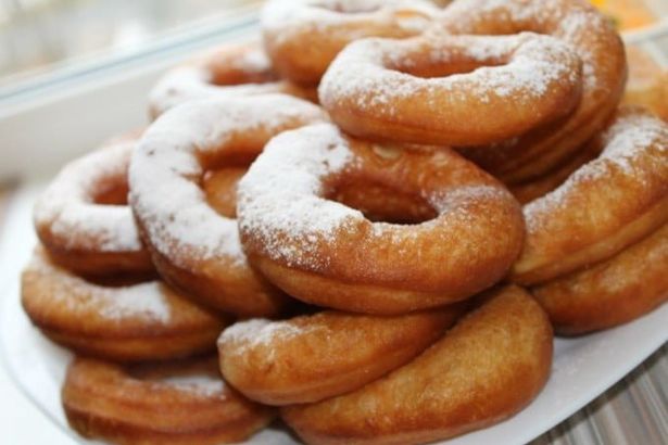 Решили вспомнить еду, которой знаменит Петербург. Легендарные продукты и рецепты, носящие имя города: пышки, корюшка и миноги.