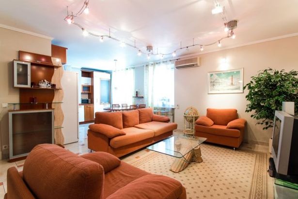 Экономия при размещении, потрясающий вид из окна, качественный сервис и домашний комфорт – такое возможно с посуточной арендой квартир от компании «JMG Apartments & Hotel». Студия или квартира класса Комфорт, семье или одинокому путешественнику – каждый найдёт себе квартиру по вкусу!&nbsp;