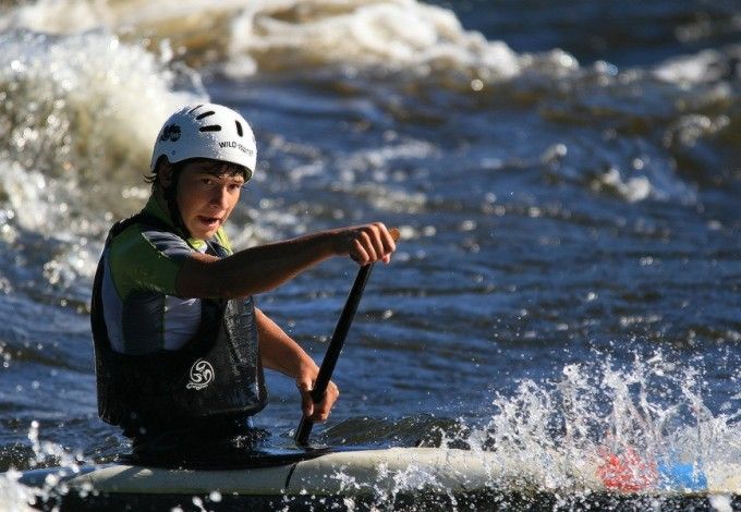 Знаменитый фестиваль будет проходить с 24 по 26 июня. В этом году петербургских любителей активного отдыха на берегу Вуоксы ожидают соревнования на каяках, катамаранах, рафтах, а также кануполо (нетрадиционная разновидность привычного поло, но вместо коней игроки управляют каяками, а мячом перебрасываются с помощью рук и весел).