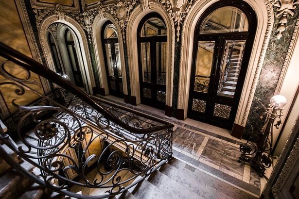 Винтовые лестницы, чугунное литьё и старинная лепнина — собрали 10 парадных Петербурга с самыми впечатляющими и красивыми лестницами, которые стоит увидеть своими глазами хотя бы однажды
