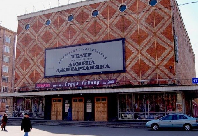 u0422u0435u0430u0442u0440 u0410u0440u043cu0435u043du0430 u0414u0436u0438u0433u0430u0440u0445u0430u043du044fu043du0430 u043fu043eu0431u044bu0432u0430u0435u0442 u0441 u0433u0430u0441u0442u0440u043eu043bu044fu043cu0438 u0432 u0421u0430u043du043au0442-u041fu0435u0442u0435u0440u0431u0443u0440u0433u0435