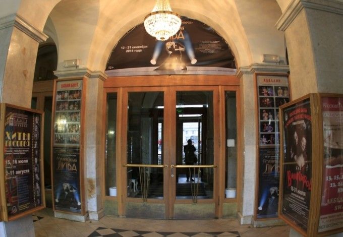 u041fu0440u0435u043cu044cu0435u0440u0430 u00abu0421u0442u0440u0430u043du044b u0443u043bu044bu0431u043eu043au00bb u041bu0435u0433u0430u0440u0430 u0432 u0442u0435u0430u0442u0440u0435 u041cu0443u0437u043au043eu043cu0435u0434u0438u0438