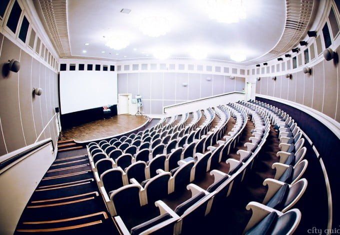 u041au0438u043du043eu0442u0435u0430u0442u0440u044b u041fu0435u0442u0435u0440u0431u0443u0440u0433u0430 u2014 u043fu043e u043au0430u0436u0434u043eu043cu0443 u0440u0430u0439u043eu043du0443