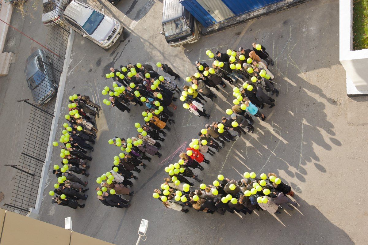 В начале сентября на Дворцовой площади пройдет праздник, посвященный дню благотворительности – «Будь с городом»! Жители и гости города смогут совершенно бесплатно услышать Диму Билана, группу&nbsp;Iowa,&nbsp;«Полюса», Vougal и других. Перед мероприятием можно поучаствовать в увлекательных квестах и получить призы на сцене Дворцовой площади.