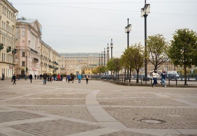 После очистки площади от ларьков была поставлена задача: подготовить проект по превращению Сенной площади в малое культурное пространство под открытым небом.