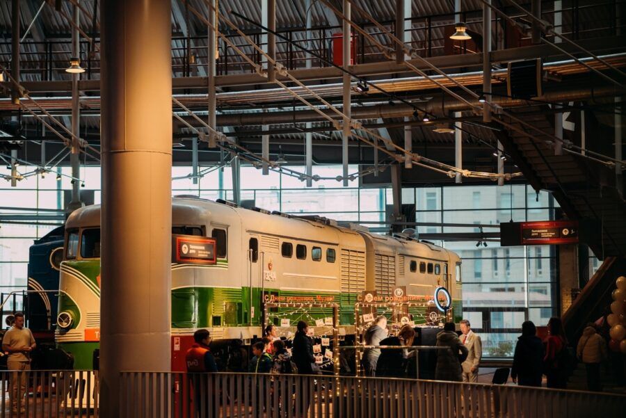 Чем себя развлечь, когда все достопримечательности Санкт-Петербурга осмотрены? Сходите на интерактивные выставки, где разрешено трогать экспонаты, нажимать на кнопки, и где взрослому будет нескучно провести время. В подборке вы найдете даже пикантные музеи с тематикой 18+.