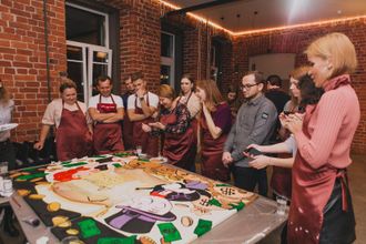 Студия живописи Zuart предлагает новый взгляд на организацию праздников и корпоративов — это арт-день рождения, арт-тимбилдинг или арт-девичник. Оригинальная программа позволит вам, вашим коллегам и друзьям раскрыть свой творческий потенциал и отвлечёт от будничной рутины.