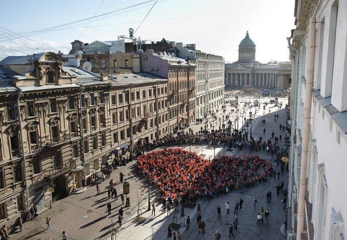 Петербург в рамках всероссийской акции «Марафон добрых дел» был удостоен второго места. Больше всего добрых дел совершается жителями Северной столицы.