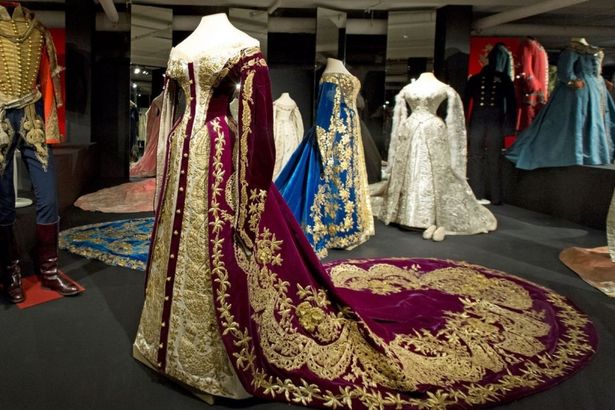 u042du0440u043cu0438u0442u0430u0436 u043eu0442u043au0440u044bu043b u043cu0443u0437u0435u0439 u043cu043eu0434u044b u043fu0440u043eu0448u043bu044bu0445 u0432u0435u043au043eu0432 u00abu0413u0430u043bu0435u0440u0435u044f u043au043eu0441u0442u044eu043cu0430u00bb