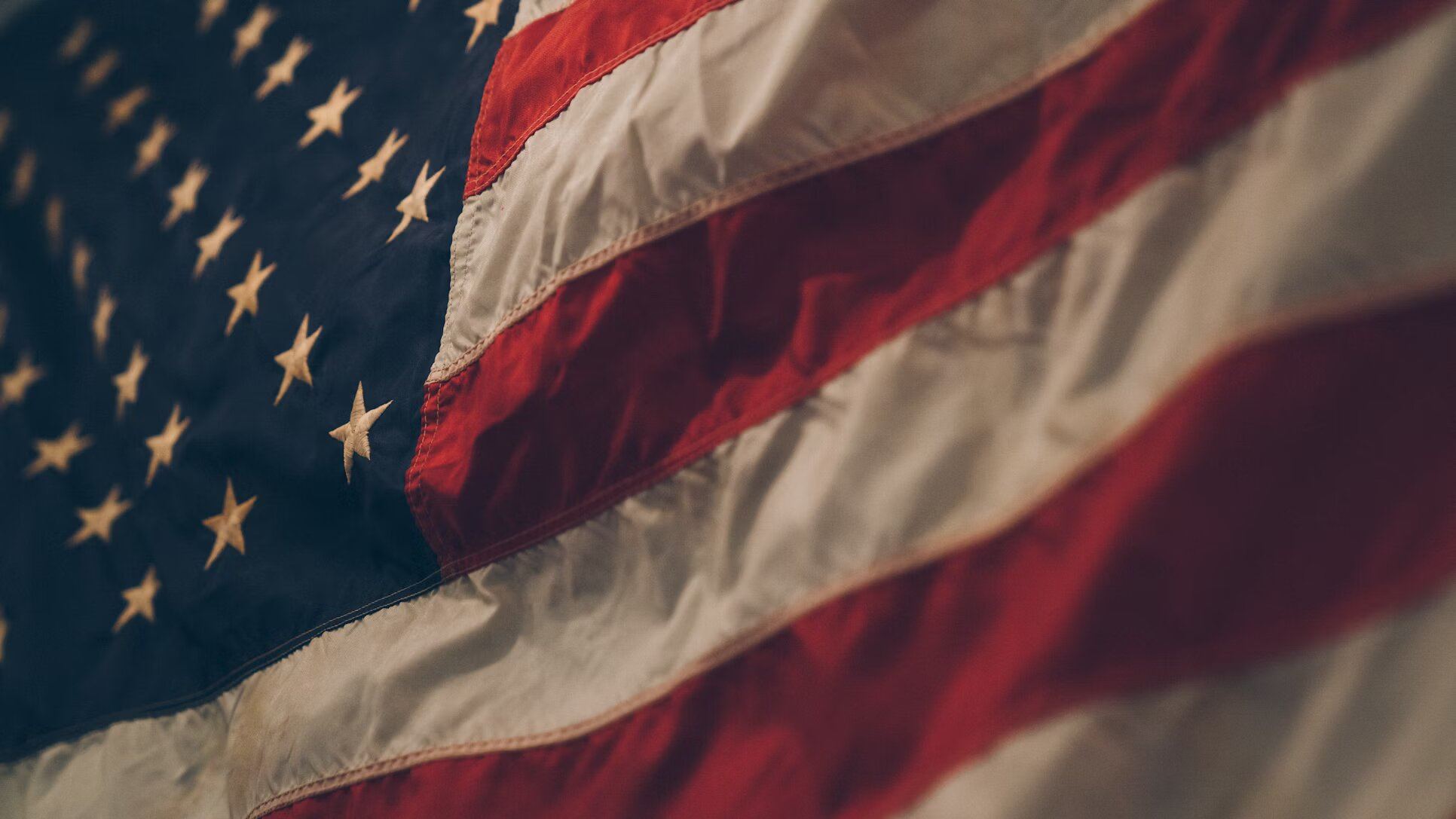 Московское консульство США закрыто для виз — но нерезидентам открыты более 100 консульств по миру, и выбор страны влияет на шансы получить разрешение.