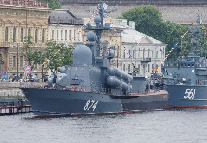 u0414u0432u043eu0440u0446u043eu0432u044bu0439 u043cu043eu0441u0442 u0440u0430u0437u0432u0435u0434u0443u0442 u0434u043du0435u043c