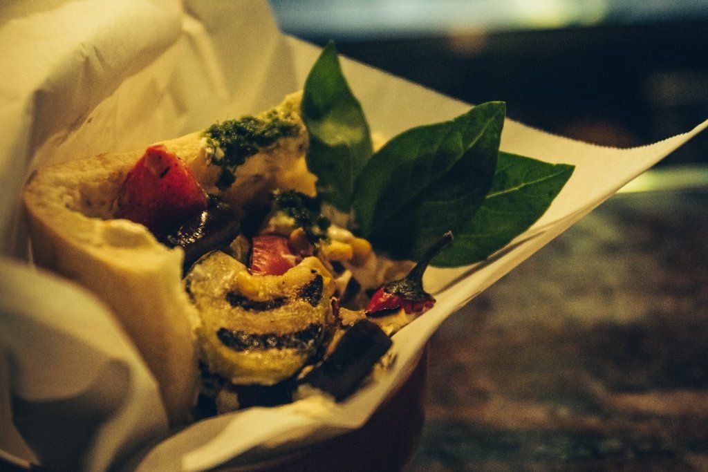 Израильский стрит-фуд бар Бекицер с аутентичной атмосферой