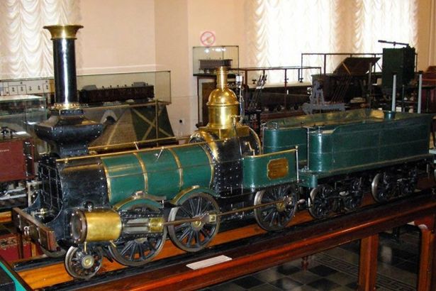 11 u0430u0432u0433u0443u0441u0442u0430 1845 u0433u043eu0434u0430 u0432 u0421u0430u043du043au0442-u041fu0435u0442u0435u0440u0431u0443u0440u0433u0435 u0431u044bu043b u0438u0437u0433u043eu0442u043eu0432u043bu0435u043d u043fu0435u0440u0432u044bu0439 u0440u043eu0441u0441u0438u0439u0441u043au0438u0439 u043cu0430u0433u0438u0441u0442u0440u0430u043bu044cu043du044bu0439 u043fu0430u0440u043eu0432u043eu0437