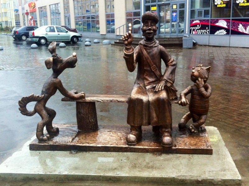 Трое из Простоквашино памятник