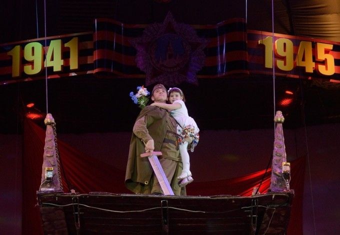 u0412 u0426u0438u0440u043au0435 u043du0430 u0424u043eu043du0442u0430u043du043au0435 u043fu043eu043au0430u0436u0443u0442 u0438u0441u0442u043eu0440u0438u0438 u0430u0440u0442u0438u0441u0442u043eu0432-u0444u0440u043eu043du0442u043eu0432u0438u043au043eu0432