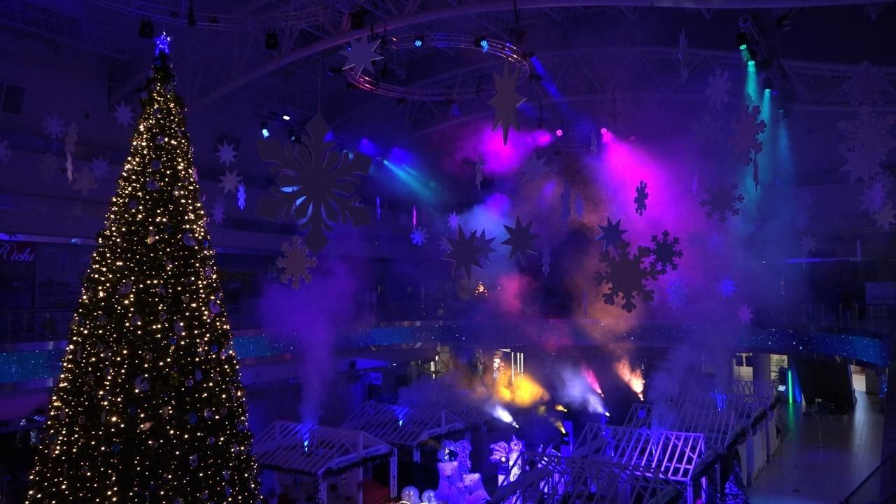 С 1 декабря по 6 января в&nbsp;ТРК «Питер Радуга» проходит программа «Город тысячи чудес», которая будет интересна для детей всех возрастов и их родителей.&nbsp; Каждый день - детская программа, ярмарка подарков, а по вечерам яркое светомузыкальное шоу «Северное сияние». Самое интересное в партнерском материале: