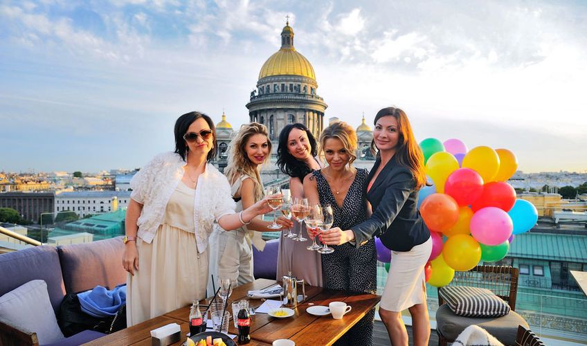 Петербуржцы смогут бесплатно увидеть семь кинокартин отечественного кинематографа в киноцентре «Ленфильм». Бесплатные киносеансы будут организованы 27 августа в День российского кино.&nbsp;