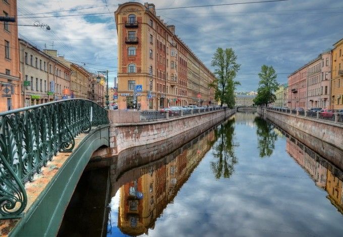 Дом-треугольник на канале Грибоедова