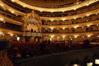 «Карта города», включающая в себя «Подорожник», стала не только единым проездным и скидочной картой, но также и электронным билетом в театр. Теперь с помощью «Подорожника» можно пройти на спектакли Петербурга, миновав очереди в театральную кассу.