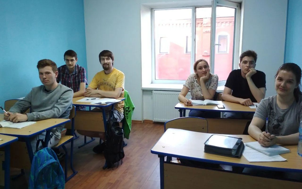 iQ-центр на Петроградской, «Годограф» от 5400 ₽, «Вместе» со средним баллом ЕГЭ 83, MAXIMUM на Рубинштейна и ещё 9 центров с адресами и ценами.