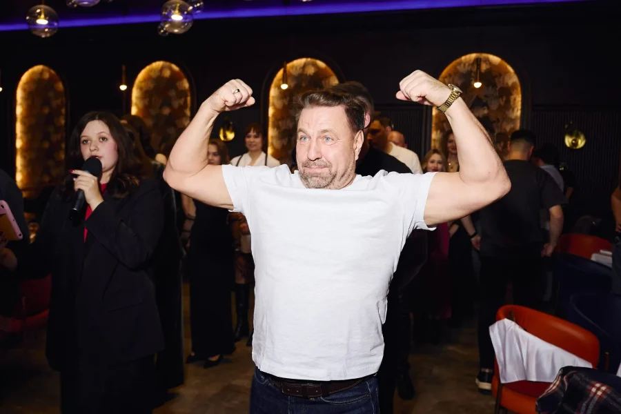 Проект Good Night Show предлагает необычный формат праздников для компаний. Гостей ждут командные игры по мотивам популярных ТВ- и YouTube-шоу с ведущим, диджеем и атмосферой настоящей телевизионной студии.