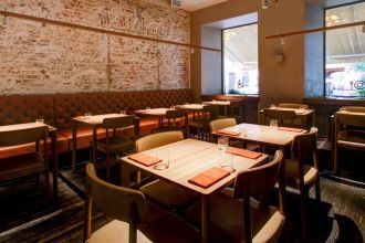 В городе на Неве есть необычный эстонский ресторан быстрого питания PeliBOX, специализирующийся исключительно на пельменях и варениках в «Заневском каскаде». Любители вкусного могут отведать традиционные блюда, слепленные вручную и приготовленные с любовью.