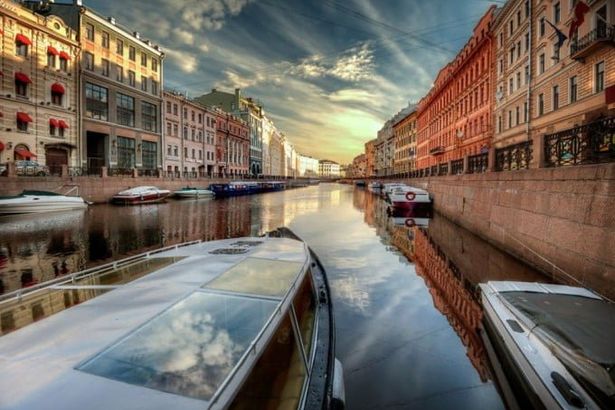 u0412 u041fu0435u0442u0435u0440u0431u0443u0440u0433 u0438u0434u0435u0442 u0442u0435u043fu043bu043e u2014 u043fu043eu0433u043eu0434u0430 u043du0430 u043du0430u0447u0430u043bu043e u0430u043fu0440u0435u043bu044f