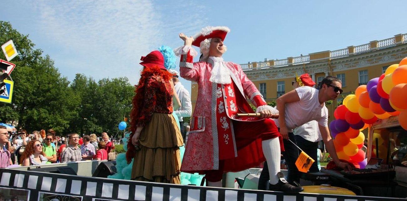 23-24 июня Царское село отмечает свой 308 День Рождения. В программе мероприятий: царскосельский балет и джаз, мотовыставка и международный фестиваль воздушных змеев, музыкальный марафон и другие мероприятия на нескольких площадках города.