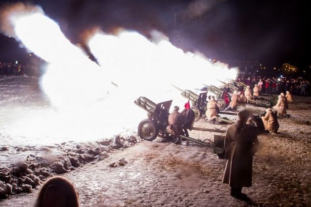 27 января, в честь полного снятия блокады Ленинграда, состоится военно-историческая реконструкция артиллерийского салюта, прошедшего в Ленинграде в 1944 году. В этот день на поле установят те самые орудия выпуска военных лет и дадут из них салют.