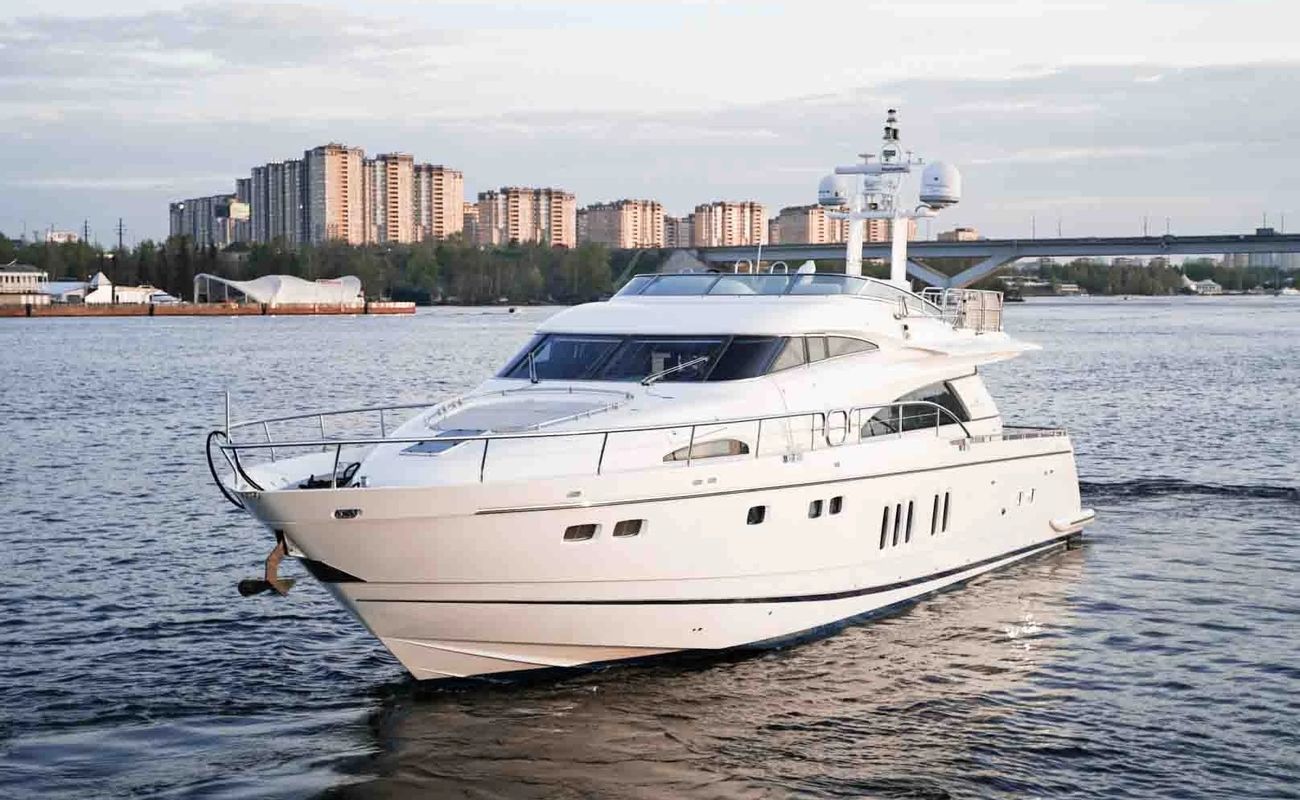 Аренда яхты в Петербурге