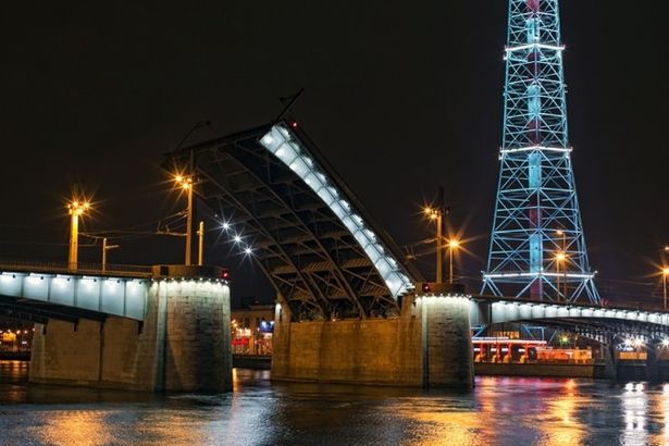 u041au0430u043du0442u0435u043cu0438u0440u043eu0432u0441u043au0438u0439 u043cu043eu0441u0442 u0440u0430u0437u0432u0435u0434u0443u0442 u0434u0432u0435 u043du043eu0447u0438 u043fu043eu0434u0440u044fu0434