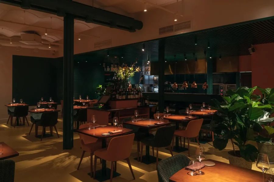 Интерьер ресторана BOBO с авторской подачей блюд