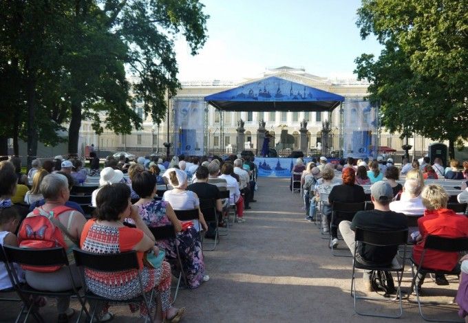 u041au043eu043du0446u0435u0440u0442 u00abu0412u0430u043bu044cu0441u044b u0428u0442u0440u0430u0443u0441u0430u00bb u043du0430 u043fu043bu043eu0449u0430u0434u0438 u0418u0441u043au0443u0441u0441u0442u0432