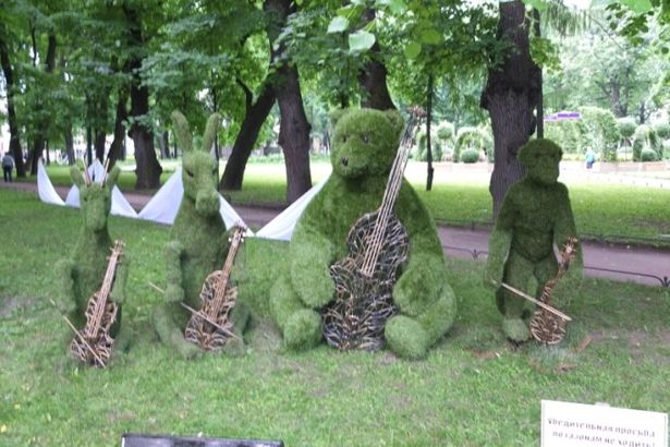 u00abu0410u043fu0435u043bu044cu0441u0438u043du043eu0432u044bu0439 u0434u0435u043du044cu00bb u0441 u0436u043eu043du0433u043bu0435u0440u0430u043cu0438 u0438 u043cu0443u0437u044bu043au0430u043du0442u0430u043cu0438