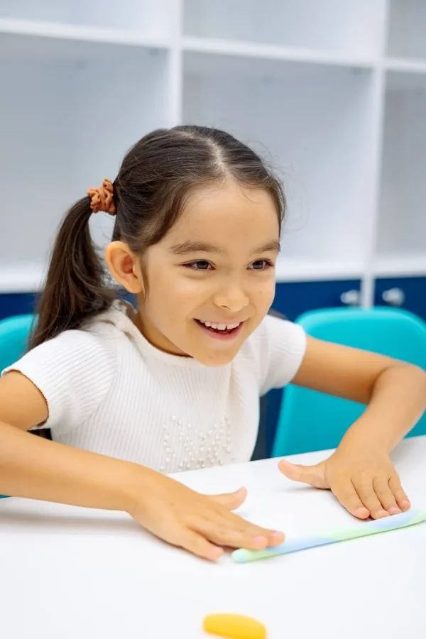 Подборка лучших детских лагерей в Ленинградской области и Санкт-Петербурге — загородные, городские, языковые, спортивные и тематические программы для детей от 6 до 17 лет.