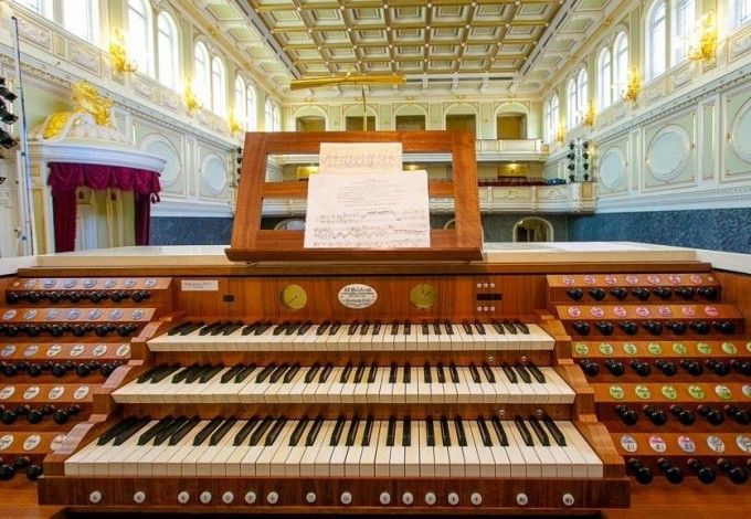 u041au0430u043cu0435u0440u043du044bu0439 u043eu0440u0433u0430u043du043du044bu0439 u0444u0435u0441u0442u0438u0432u0430u043bu044c u00abu041cu0443u0437u044bu043au0430u043bu044cu043du044bu0435 u0446u0432u0435u0442u044bu00bb