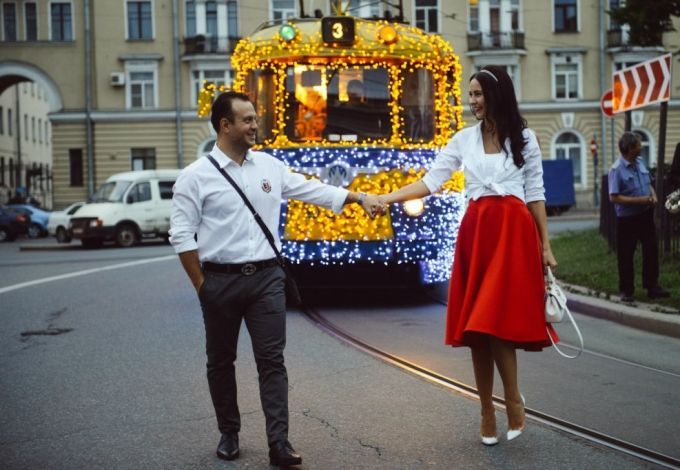 u0420u0435u0442u0440u043e-u0442u0440u0430u043cu0432u0430u0439 u043eu0442u043fu0440u0430u0432u0438u0442u0441u044f u0432 u0440u043eu043cu0430u043du0442u0438u0447u0435u0441u043au0438u0439 u0440u0435u0439u0441 u043fu043e u041fu0435u0442u0435u0440u0431u0443u0440u0433u0443