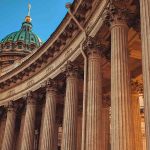 Деловая поездка в Северную столицу может быть не только продуктивной, но и комфортной. Санкт-Петербург предлагает все необходимые сервисы для бизнес-путешественников: от премиальных трансферов до конференц-залов мирового уровня. Мы собрали самую актуальную информацию для тех, кто ценит время и комфорт.