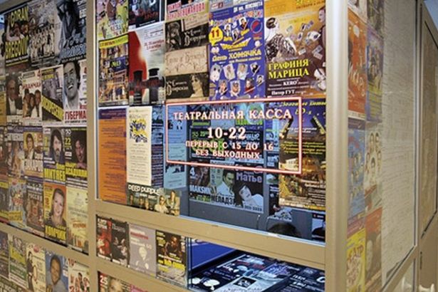 u041du0430 u0441u043fu0435u043au0442u0430u043au043bu044c u0437u0430 u043fu043eu043bu0446u0435u043du044b. u041du0435u043au043eu0442u043eu0440u044bu0435 u0442u0435u0430u0442u0440u044b u041fu0435u0442u0435u0440u0431u0443u0440u0433u0430 u0441u043du0438u0436u0430u044eu0442 u0441u0442u043eu0438u043cu043eu0441u0442u044c u0431u0438u043bu0435u0442u043eu0432