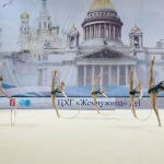 Петербург предлагает детям полтора десятка видов спорта от футбола с трёх лет до олимпийского бассейна за 1700 рублей в месяц, а две городские академии готовы тренировать бесплатно по результатам отбора.