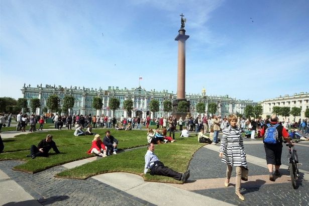 u0412 u043fu0440u043eu0448u043bu043eu043c u0433u043eu0434u0443 u0432 u041fu0435u0442u0435u0440u0431u0443u0440u0433u0435 u043fu043eu0431u044bu0432u0430u043bu043e u0448u0435u0441u0442u044c u0441 u043fu043eu043bu043eu0432u0438u043du043eu0439 u043cu0438u043bu043bu0438u043eu043du043eu0432 u0442u0443u0440u0438u0441u0442u043eu0432