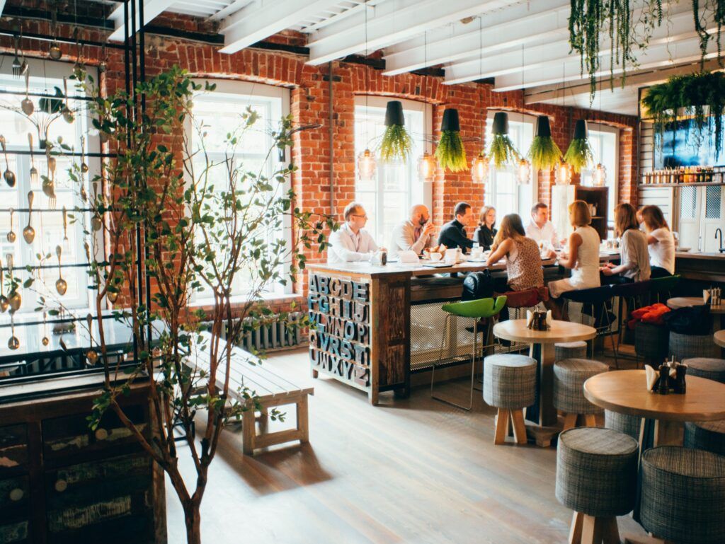 Вместо офиса и дома — комфортные и стильные рабочие пространства, где только вы, тишина и ноутбук. Ну и еще пара-тройка горящих дедлайнов, куда же без них. Питер Online составил подборку мест, где можно спокойно поработать, устроить совещания, провести занятия и подготовиться к экзаменам.